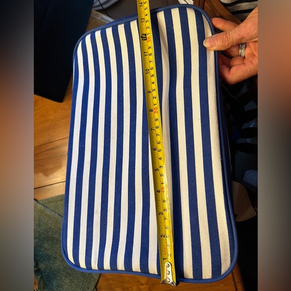 NWT Beautiful Neiman Marcus Cooler Tote Bag in Blue and White Stripes - Picture 5 of 9